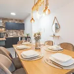 Cozy Apartment In Torrevieja With Swimming Pool Апартаменты *
