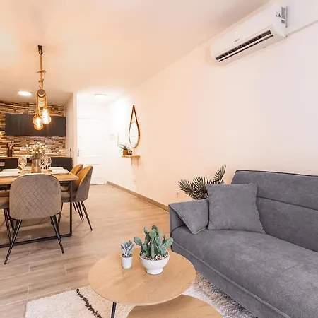 2 Bedroom Awesome In Apartman Torrevieja