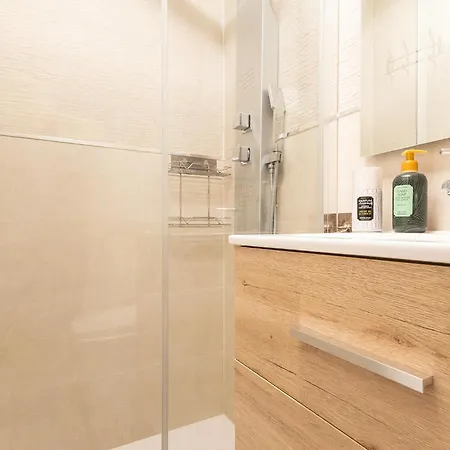 2 Bedroom Awesome In Apartman