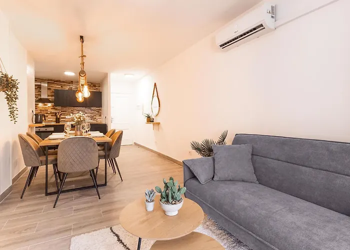 2 Bedroom Awesome In Apartment Torrevieja