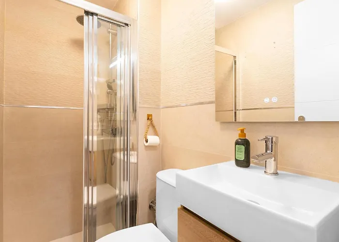 2 Bedroom Awesome In Apartment *