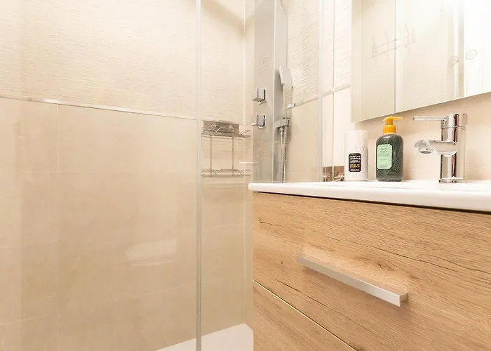 2 Bedroom Awesome In Apartment